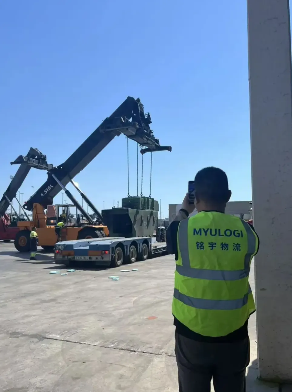 Barcelona special cargo loading site