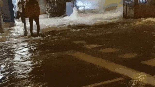 马德里机场洪水现场
